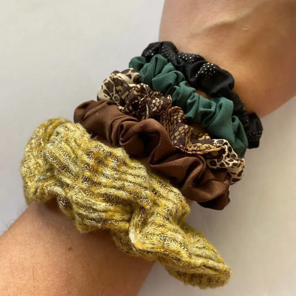 𝅺Set of 5 Scrunchies - Gold Snakeskin